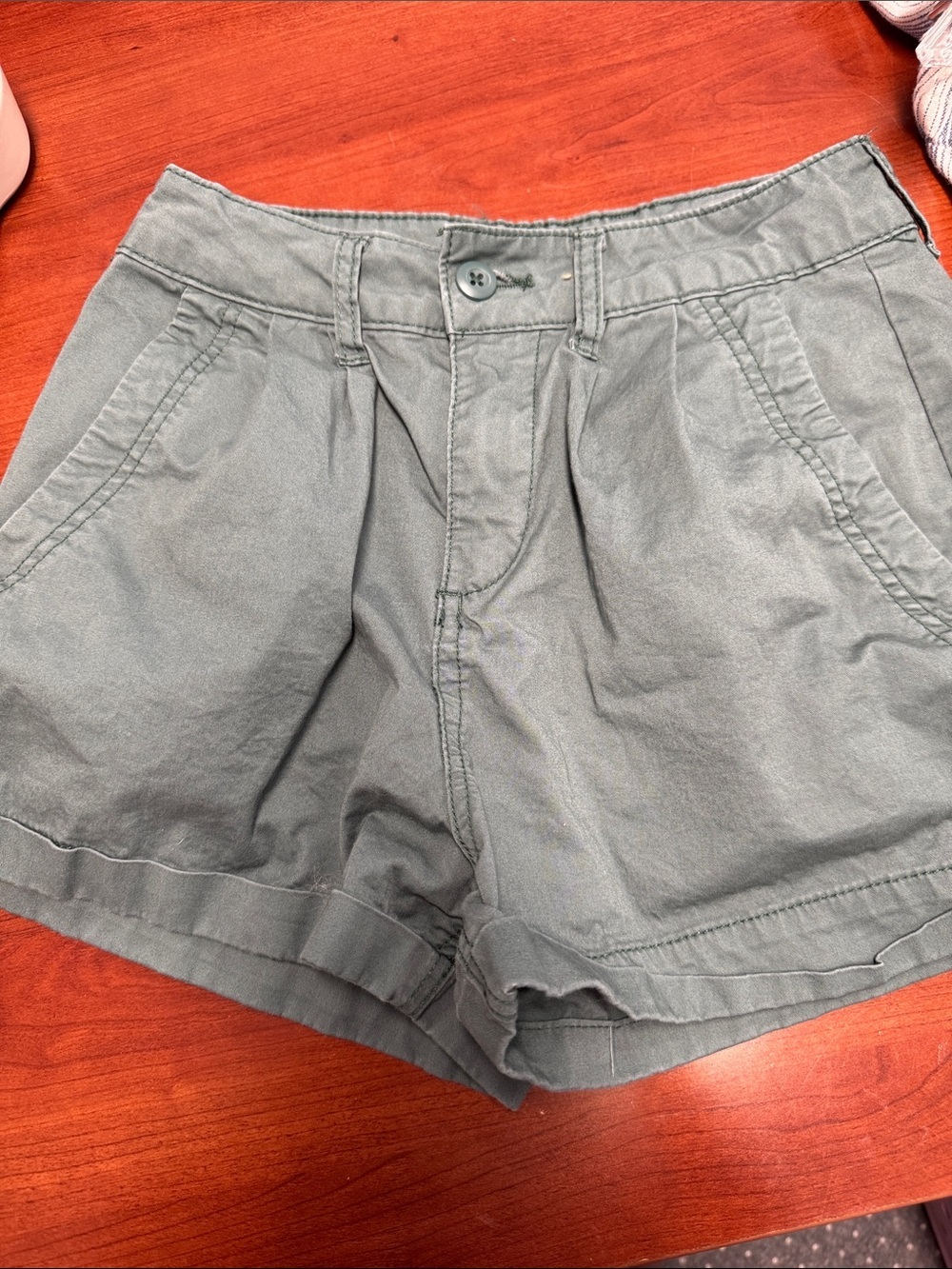 Arizona shorts size 7 // 060710